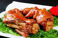 給袋式包裝機(jī)可包豬蹄、蝦滑等食品，多頭稱包裝機(jī)